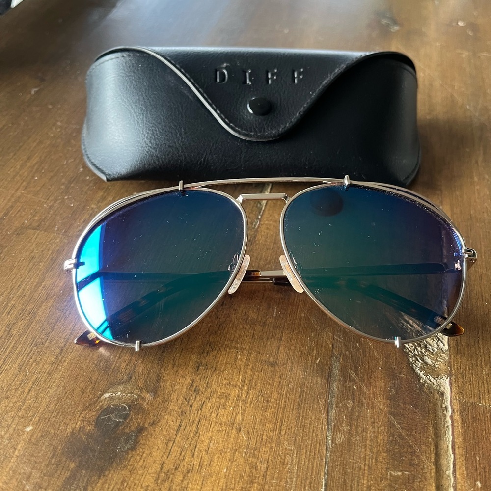 Diff Eyewear Blue Aviator Sunglasses with Mirrored Lenses